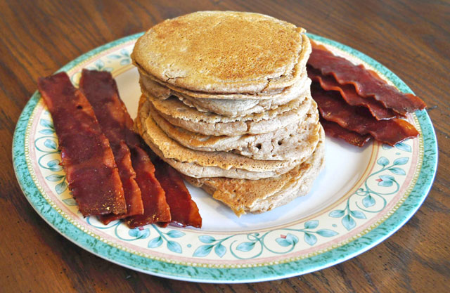 Healthy pancakes and bacon