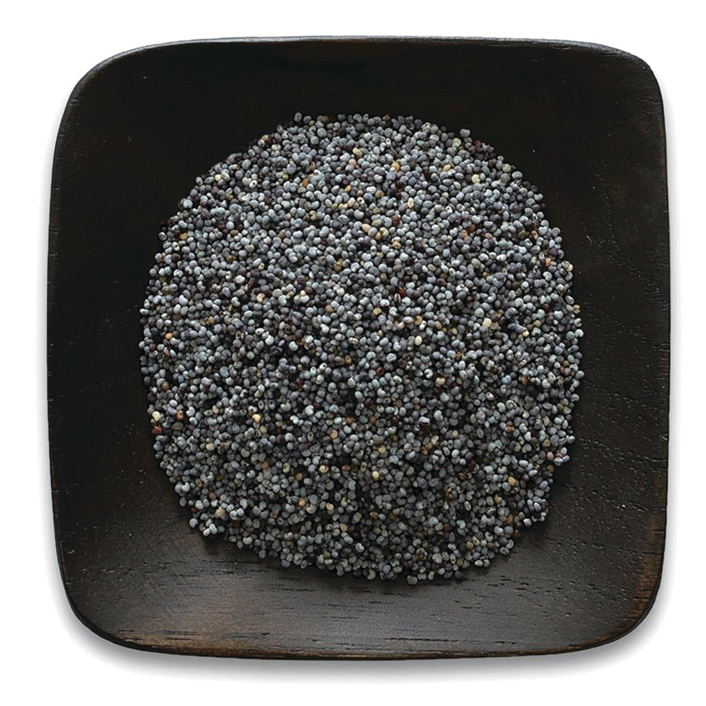 FNP079 | heap of blue-gray poppy seeds on a dark square wooden plate - Thumbnail