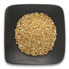 FNP067 | top-down view of a mound of coarse golden bulgur on a black square plate