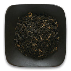 FNP026 | loose black tea leaves on a dark square dish