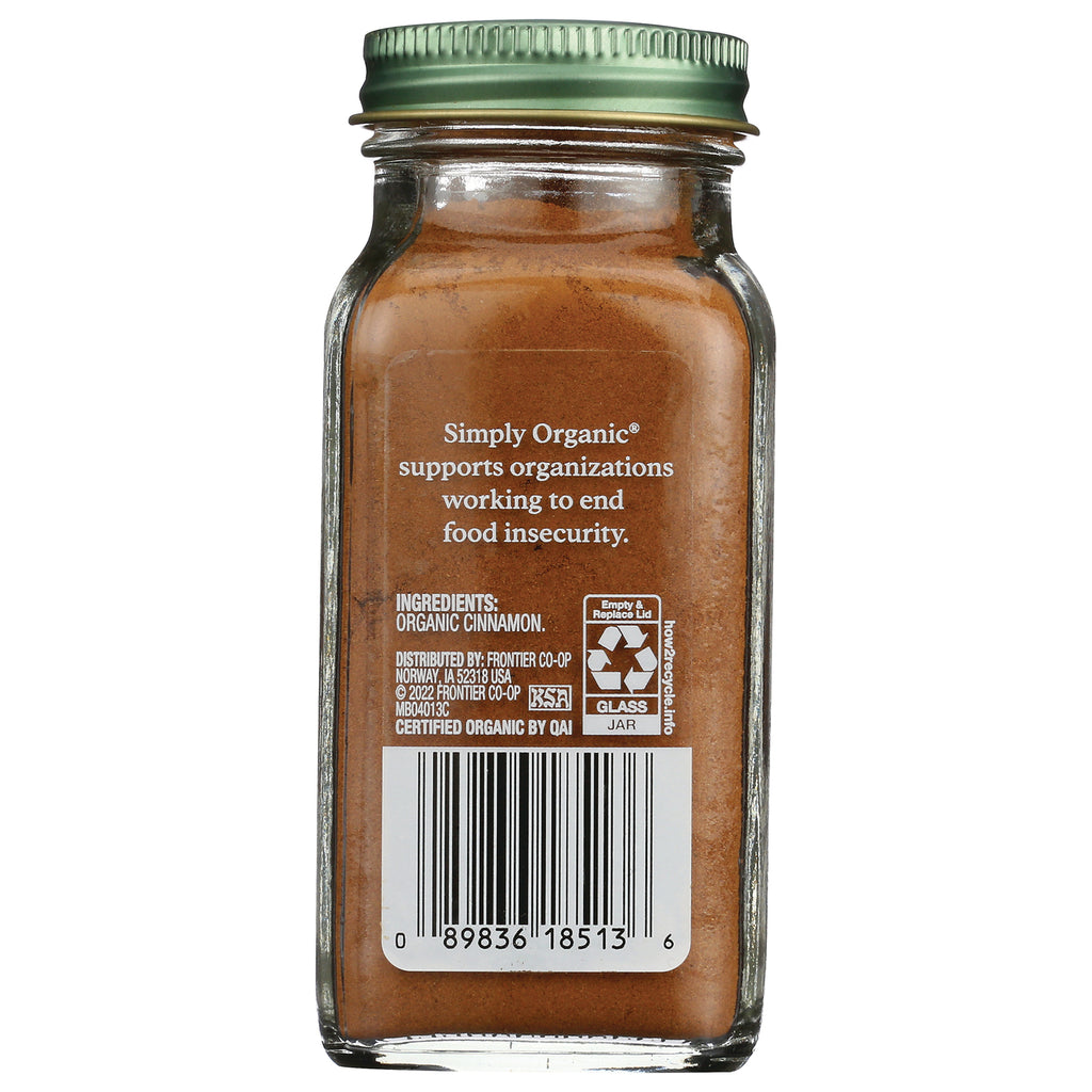 SMP009 | Back of glass jar labeled organic cinnamon showing ingredients, recycling symbol, and barcode - Thumbnail